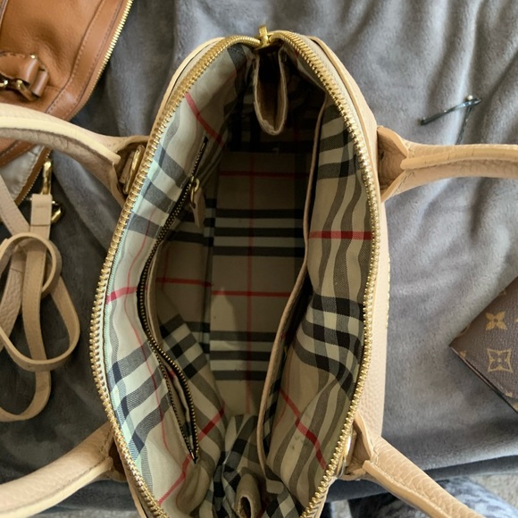 Cream Burberry bag - Picture 2 of 3